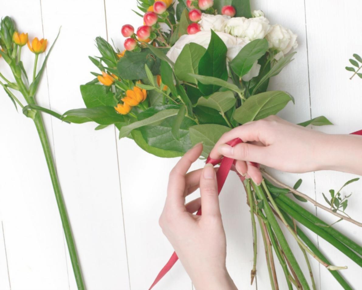 Dramatic dark-toned bouquet with unconventional color palette
